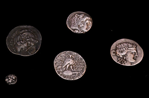 Monete antica Grecia in vendita per 1500 euro sul web, restituite dai CC a Ambasciatore