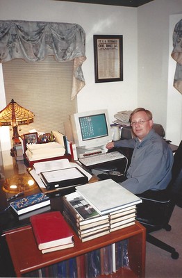 2004 Wayne Homren at computer