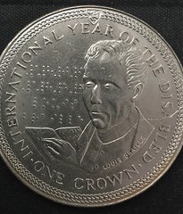 isle-of-man-1-crown braille coin