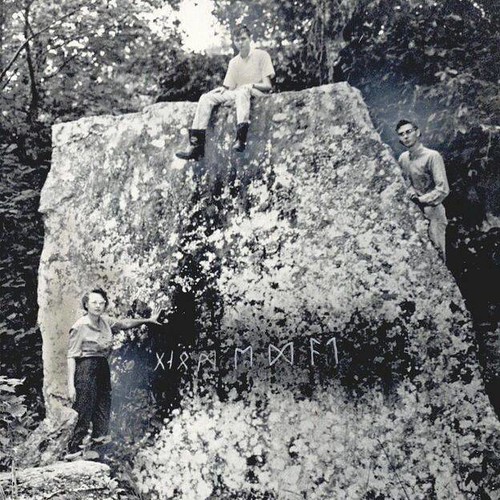 Gloria Farley and her sons with the Oklahoma Runestone