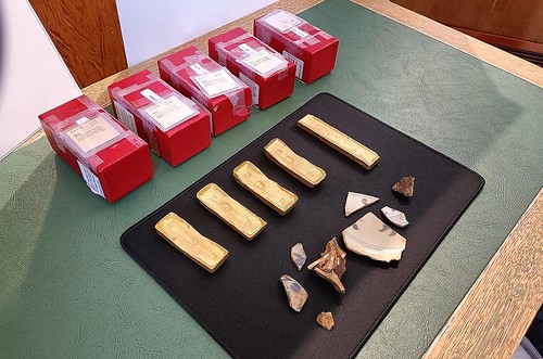 Looted Chinese Gold Bars Seized 1