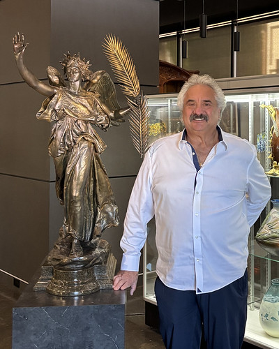 Kevin Lipton Opens Beverly Hills Gallery 4 VIctory Statue And Kevin Lipton