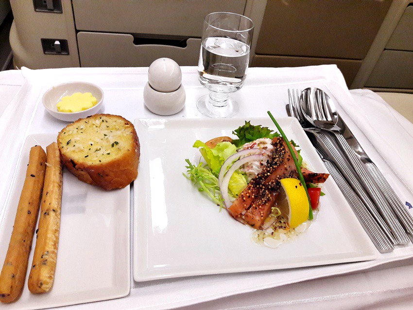 Review of Singapore Airlines flight from Taipei to Singapore in Business
