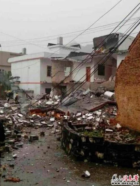 Nanning explosion collapsed the building has 4 dead official: owner of smuggling explosives trigger