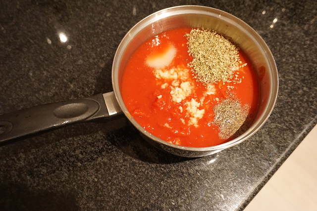 Vegetarisk lasagne alá vad som finns i kylskåpet - tomatsås