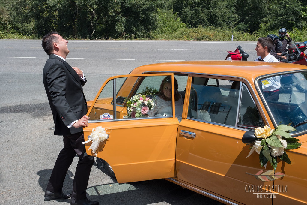 fotos y video de boda en Orense con unos coches de Rally 