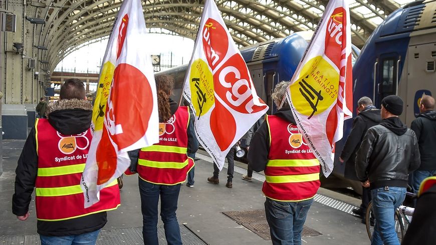 法國國鐵工人展開罷工行動，抗議法國總統馬克宏推動的法國國鐵公司改革計畫。（攝影：Philippe Huguen/AFP）