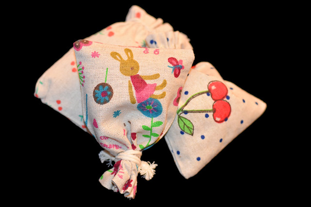 Ostern 2018 ... Kleines Geschenk: Leinensäckchen mit Bio-Lavendelblüten gefüllt ... Foto: Brigitte Stolle