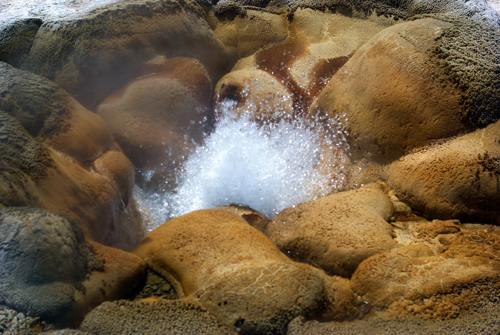 Shell Spring, Biscuit Basin, Yellowstone National Park, Wyoming, August 6, 2010 (Pentax K10D)