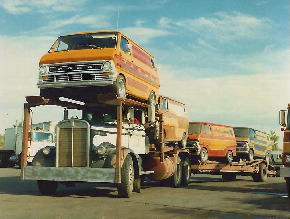 Kenworth w/Ford vans | KW from the 50's with 1970's Ford cus… | Flickr
