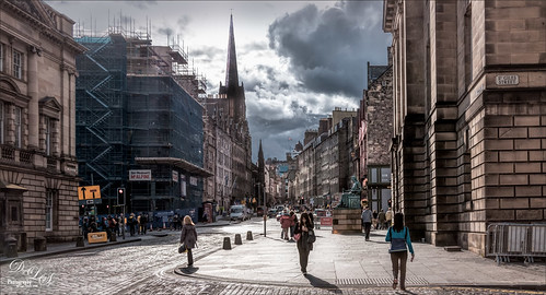 Image of the main street in Edinburgh, Scotland