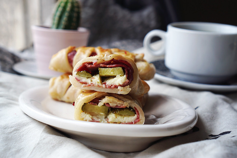 RECIPE: gluten free pastrami pastries with extra mature cheddar, mustard and gherkins made with Jus-Rol gluten free puff pastry | Gluten Free Pastry Sandwiches | Gluten Free Recipes | Gluten Free Baking | Easy Recipes | By Kimi Eats Gluten Free