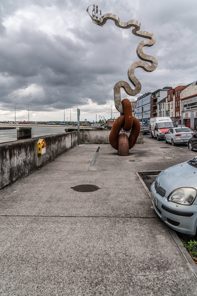 DENIS O'CONNOR'S SCULPTURE AT GRATTAN QUAY WATERFORD 002