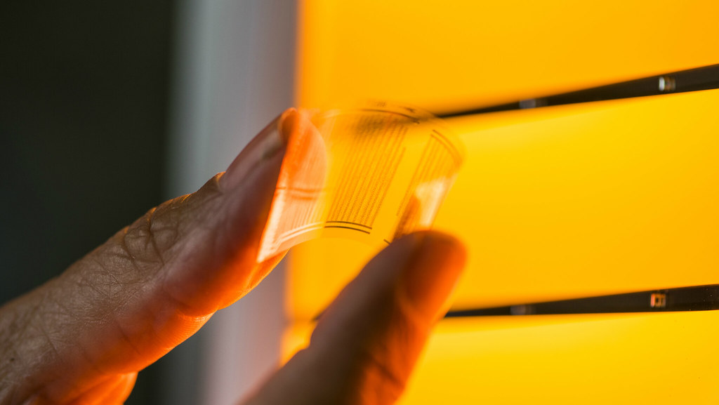 Semiconductors based on carbon instead of silicon be printed onto flexible film