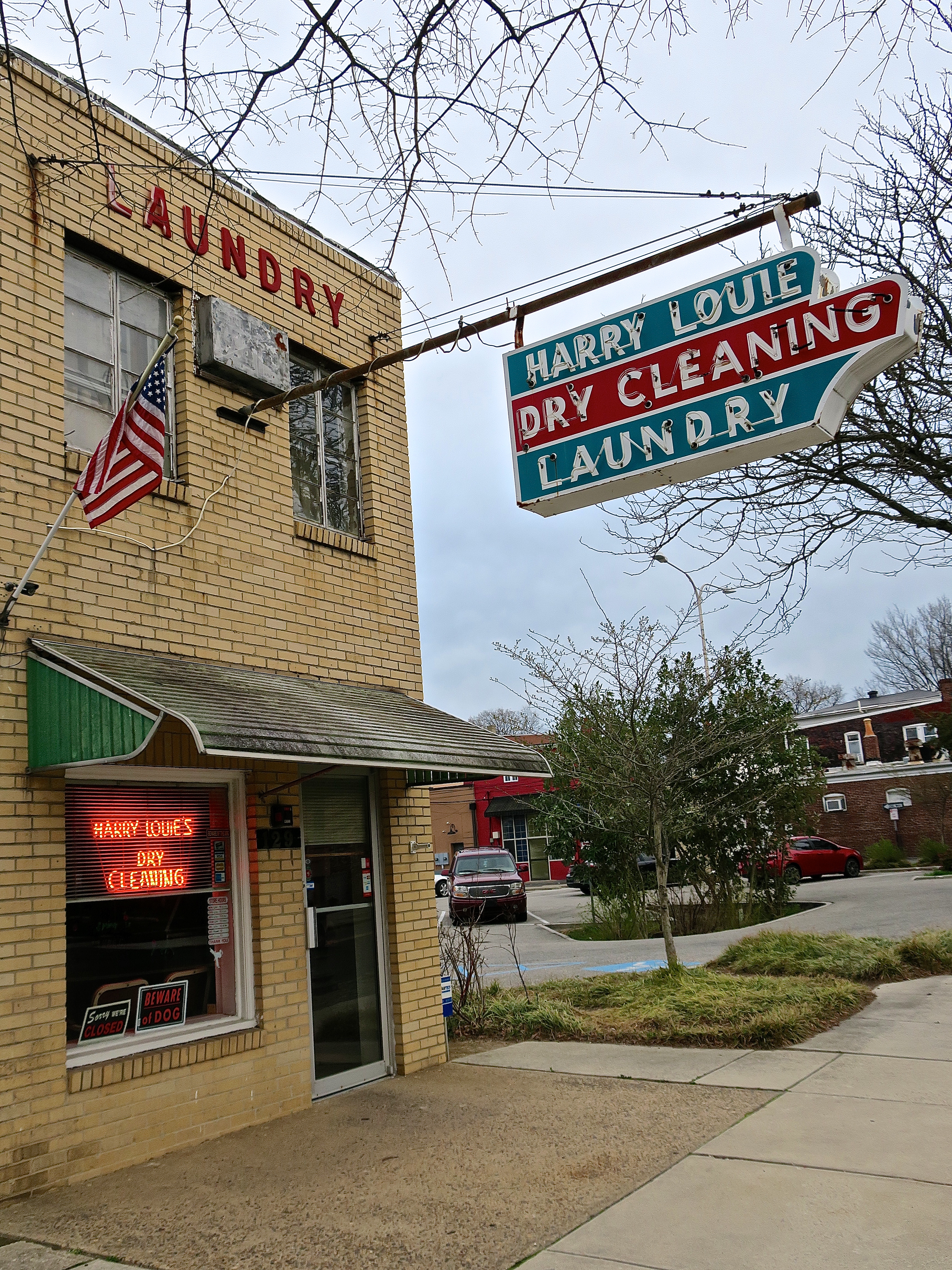 Harry Louie Laundry and Dry Cleaning - 129 South Governors Avenue, Dover, Delaware U.S.A. - April 5, 2017