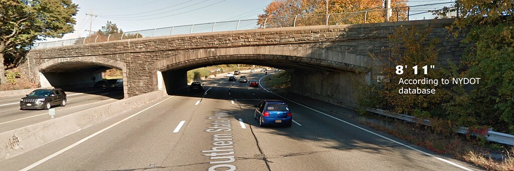 EB Southern State Parkway under Elmont Road