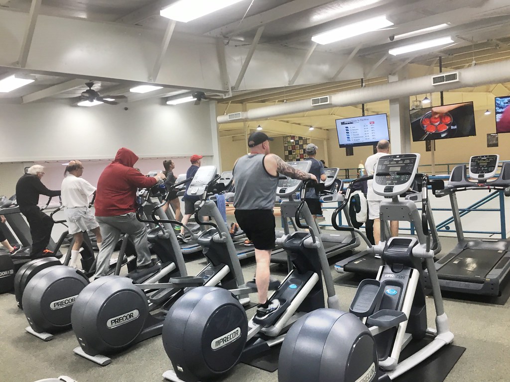 Busy day at the gym: cold day outside, 31°F and sleet when I got here, west-central Arkansas, April 7, 2018 (Apple iPhone 6S)