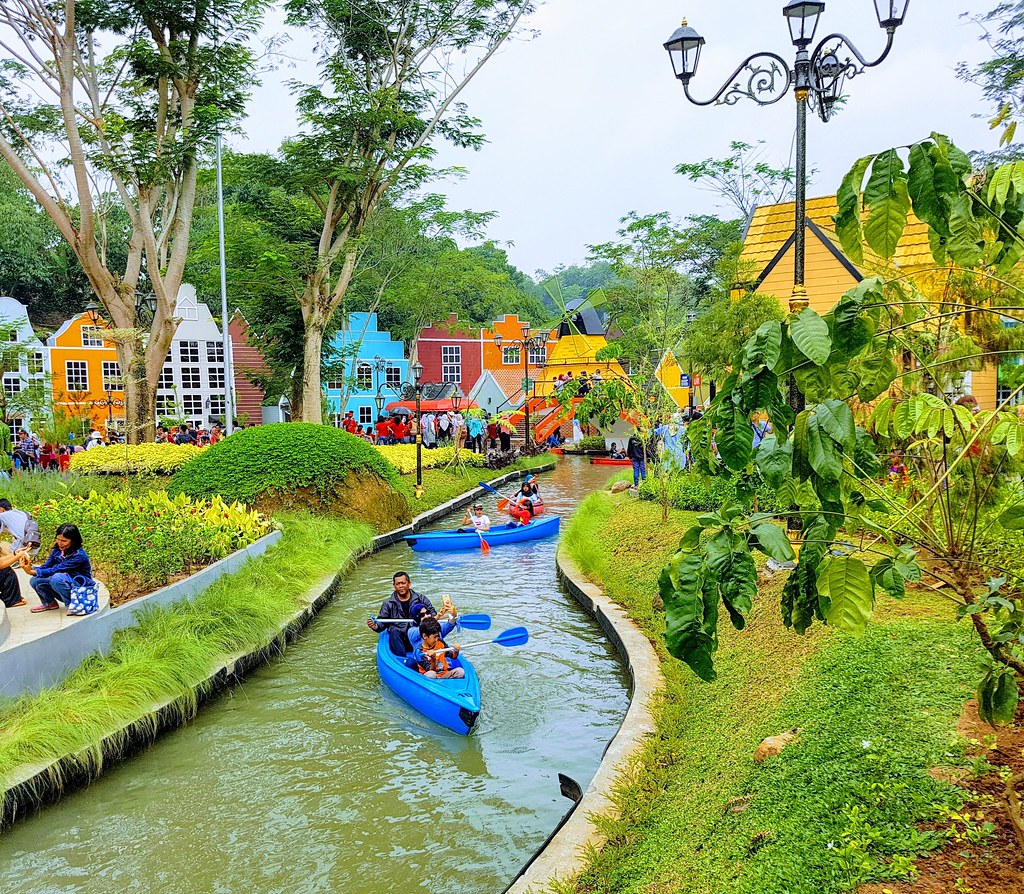 Destinasi wisata Bogor yang baru: 'Kampung Eropa' DeVoyage… | Flickr