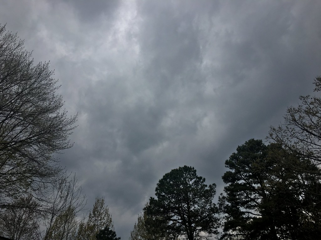 Storm clouds, 79.5°F, with a freeze warning for tonight, west-central Arkansas, April 3, 2018 (Apple iPhone 6s)