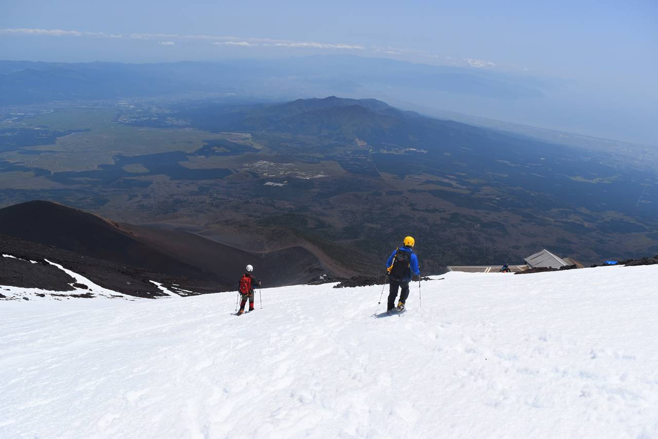残雪の富士登山