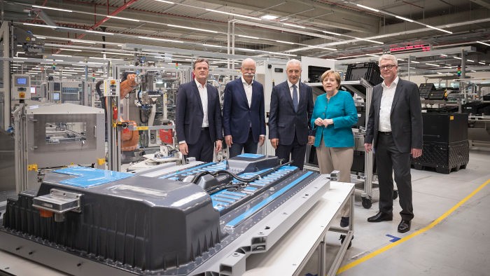 汽車製造商戴姆勒（Daimler）在家鄉德國規劃了兩座超級工廠。