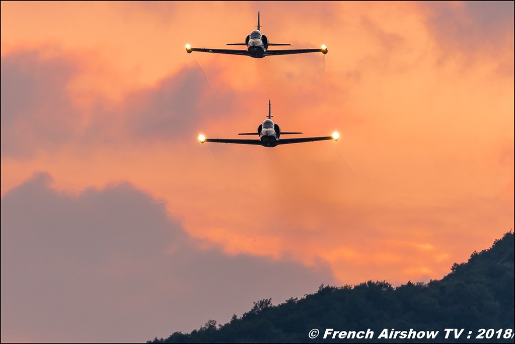 Patrouille Sparflex Sunset L39 Albatross LX-MIK & LX-STN - Fly & Fun , AéroLac Annecy 2018 , Canon EOS , Sigma France , contemporary lens , Meeting Aerien 2018