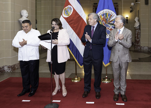 New Representative of Costa Rica Presents Credentials to the Secretary General of the OAS