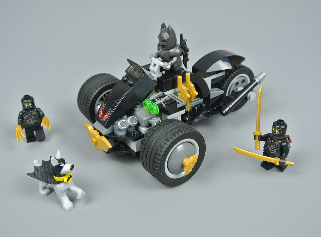 controller Merchandising Ynkelig LEGO 76110 Batman The Attack of the Talons review | Brickset
