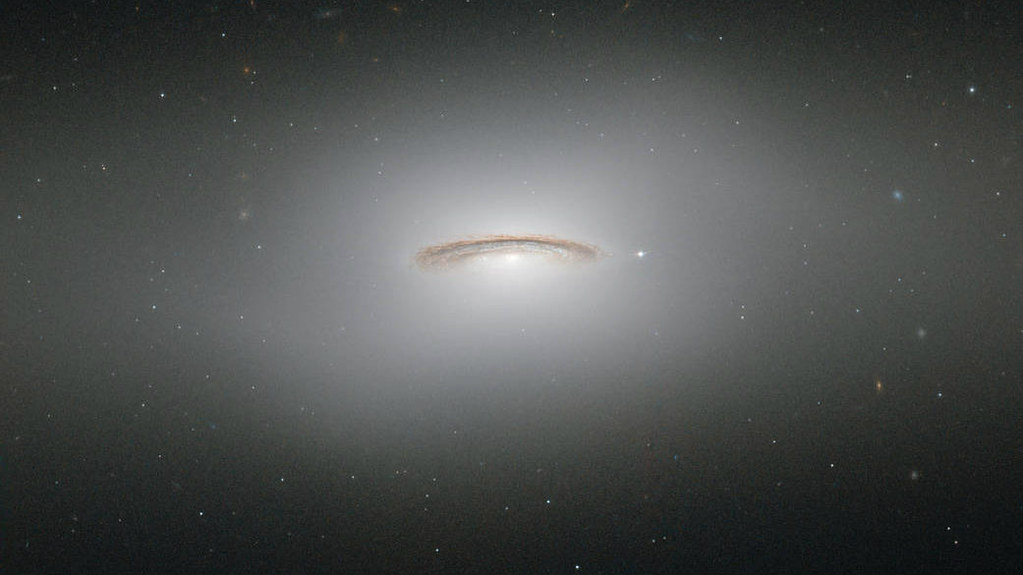The whirling disc of galaxy NGC 4526