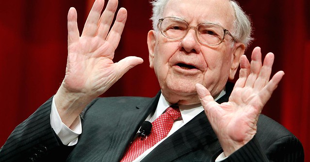 Tỷ phú Warren Buffett ủng hộ quan điểm đầu tư dài hạn.