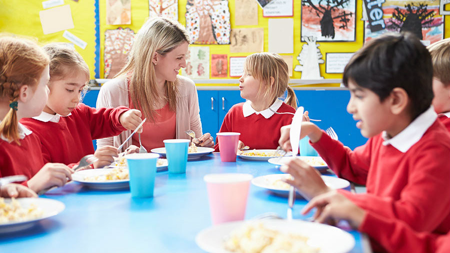 Introducing incentives at school meal times can increase the number of children eating fruit and veg by up to a third, according to the latest IPR Policy Brief.