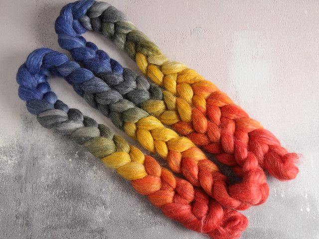 Lustre Blend fine British wool, merino, silk combed top/roving hand-dyed spinning fibre 125g ‘Sundown gradient’