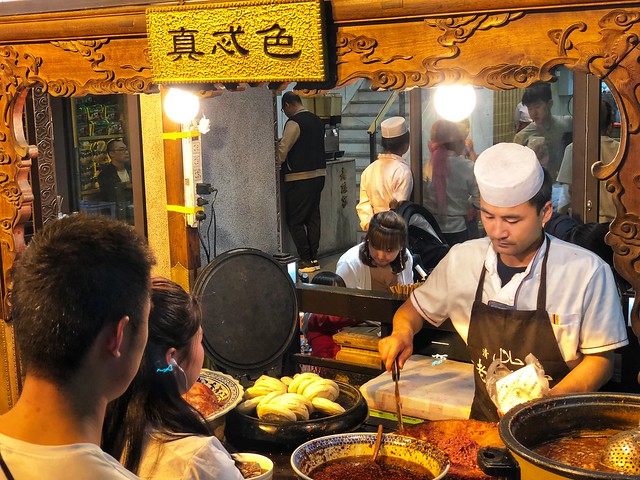 Puesto de comida en Huimin Jie (barrio musulmán de Xi'an)