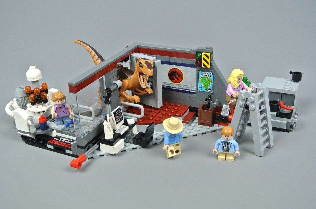 Review: Jurassic Park Velociraptor | Brickset: LEGO set guide and database