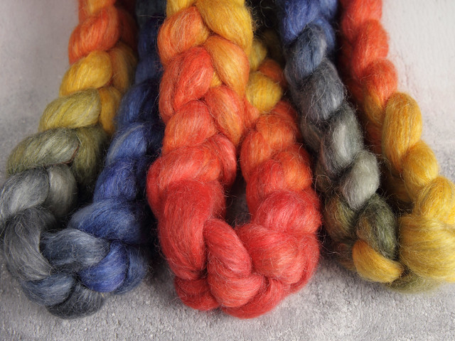 Lustre Blend fine British wool, merino, silk combed top/roving hand-dyed spinning fibre 125g ‘Sundown gradient’