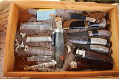 Verkaufsstand von Hanarrs-Werk (Nils Wolpert) mit wikingerzeitlichen Knochenschnitzarbeiten auf dem 6. Frühjahrsmarkt in Haithabu - Museumsfreifläche Wikinger Museum Haithabu WHH 26-03-2016