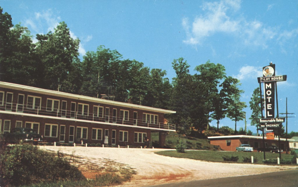 Pilot House Motel & Restaurant - Marion, North Carolina