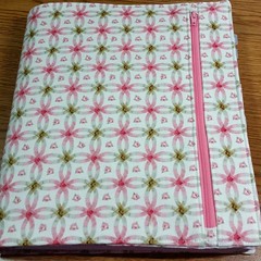 Last night I made a cover for my Quilters Planner using the very coveted Elm Creek Quilts double wedding ring fabric Jen gave me. @cre8tivequilter