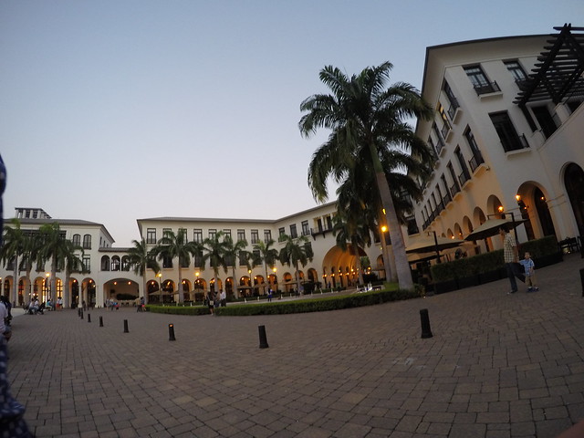 Plaza Lagos - Samborondón / Ecuador