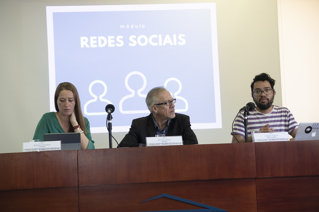 Resultado de imagen para Seminario Internacional: Desenredando las redes sociales digitales