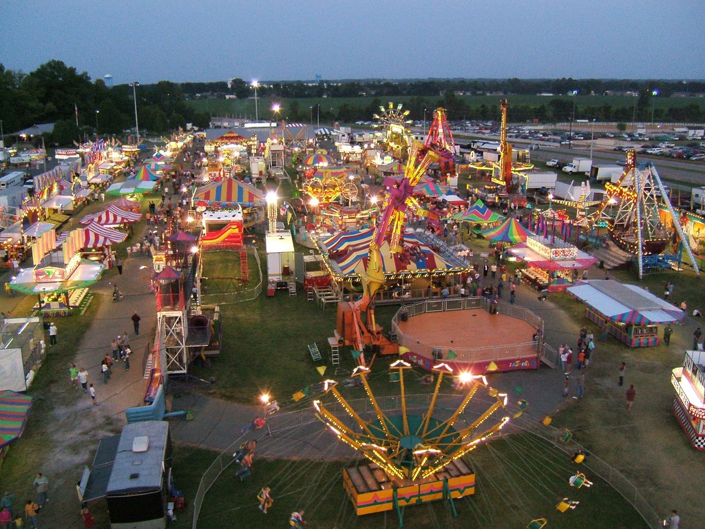Dyer County Fair at dusk Carnival Midway picture shot whil… Flickr