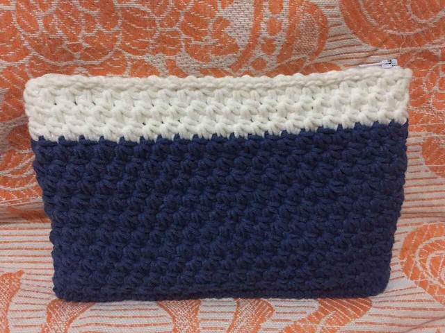 zippered crochet pouch