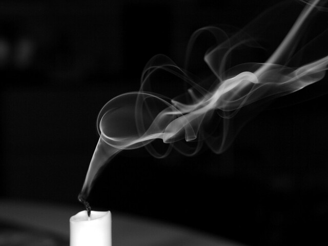 fumo di candela 041206 | davide_wu_wei | Flickr