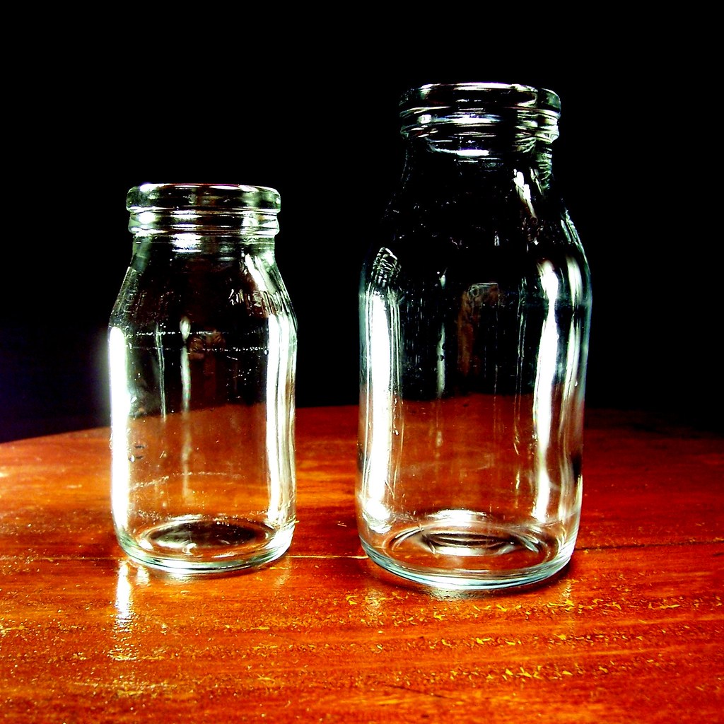 similar-figures-or-two-bottles-on-a-round-table-sogni-hal-flickr