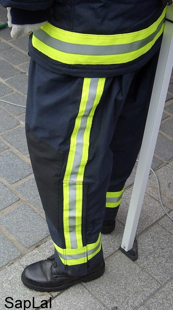 Surpantalon nouvelle tenue de feu sapeur pompier | Laurent | Flickr