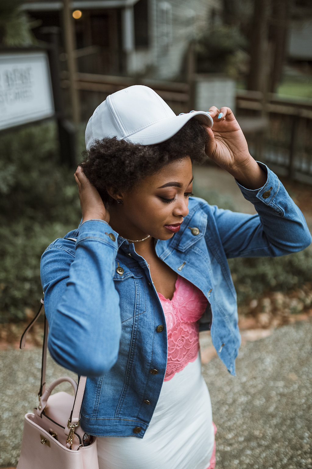 how to wear a baseball cap with natural hair