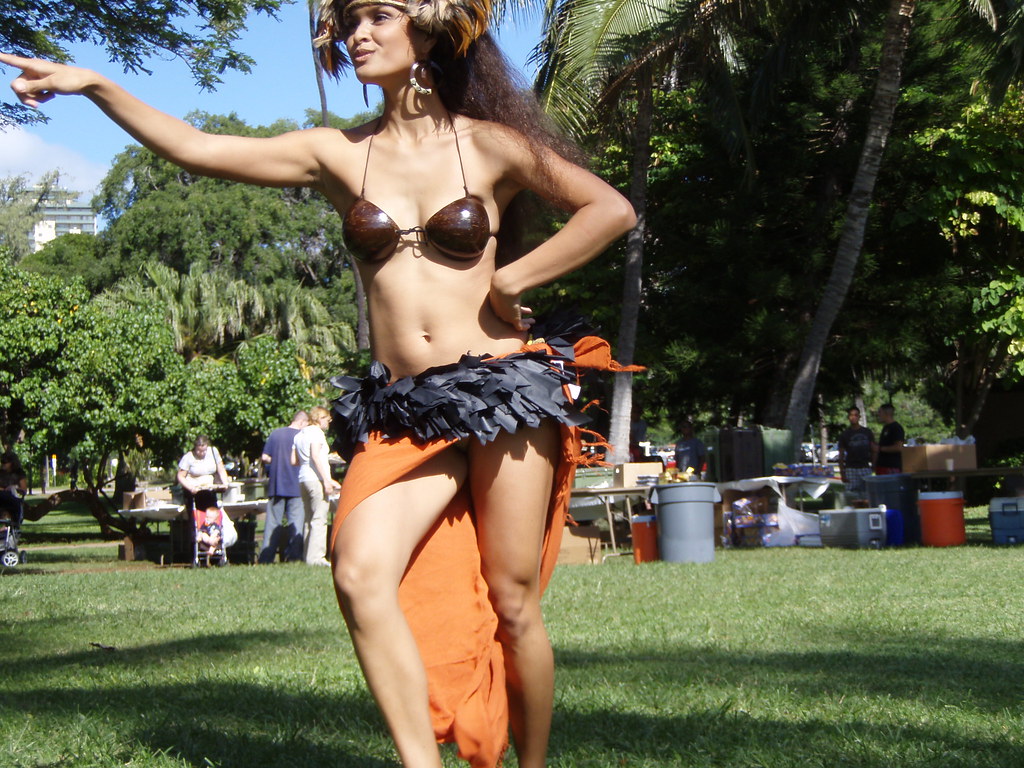 Hawaiian Upskirt  Hot Hawaiian Dancer  Mszczuj  Flickr-5816