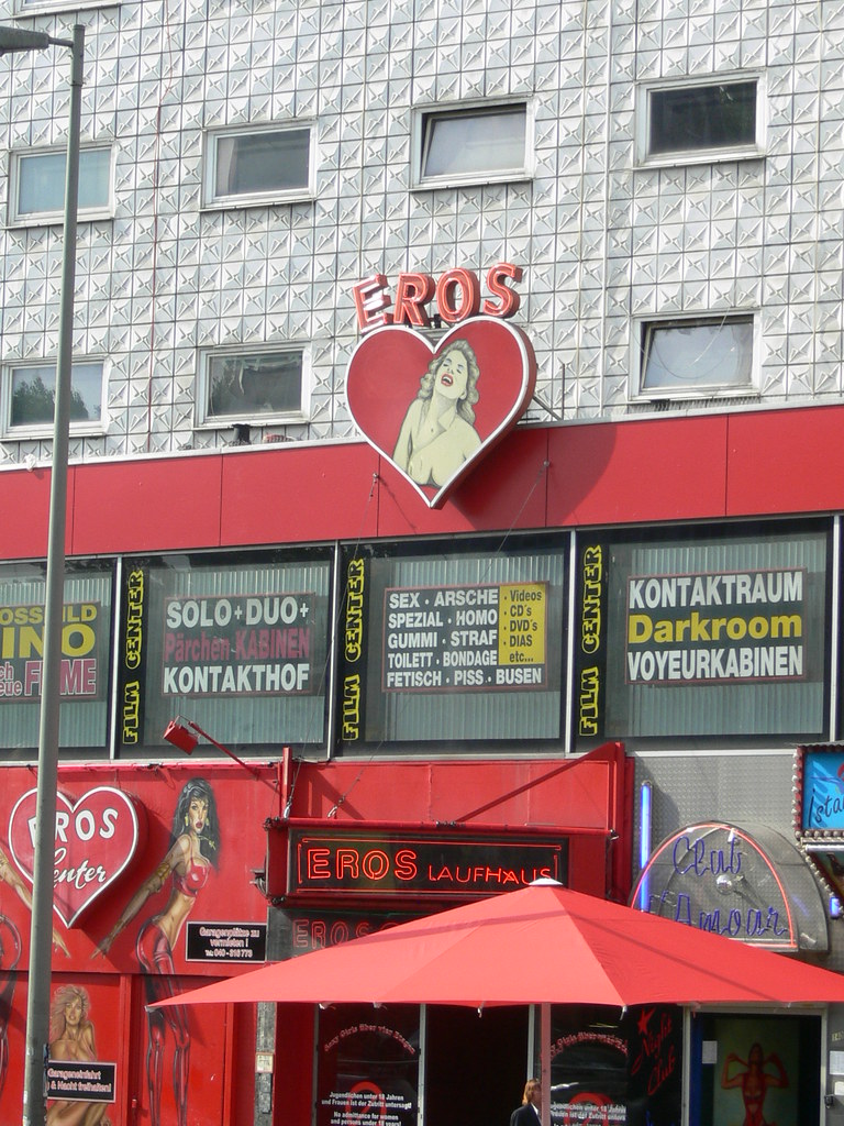 StPauli Reeperbahn Eros Center Hamburg Im Sommerde/ Flickr.