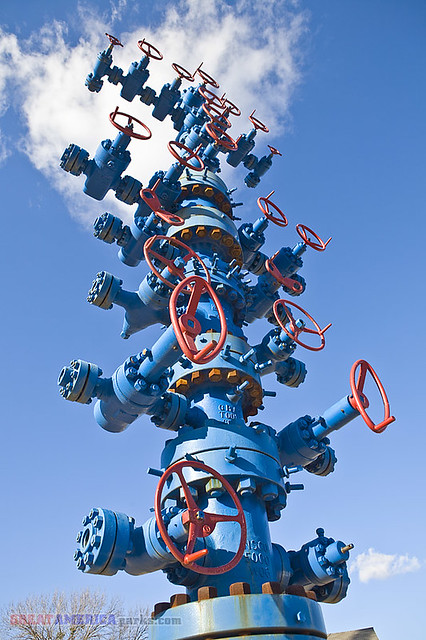 oilfield Christmas tree | It's used to control oil and natur… | Flickr