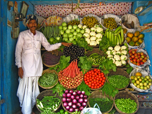 Subji Display | Vegetable seller near the slum at Gulbai ...
